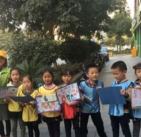 繪海報、走社（shè）區 杭州伢兒（ér）們挨家挨戶宣傳（chuán）環保理念