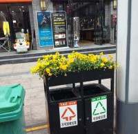 環衛精品网站999www垃圾桶上栽花，成為城（chéng）市風景線