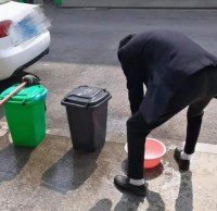 2月，給全村的（de）垃圾桶來個大掃除