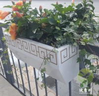 市政（zhèng）道路護（hù）欄烤漆不鏽鋼花（huā）箱