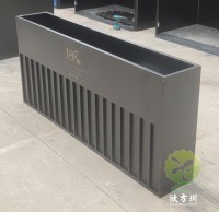 戶外長方形黑色噴（pēn）塑不（bú）鏽鋼花箱