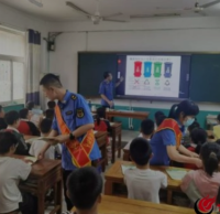 行政執（zhí）法局開展開學（xué）季垃圾精品网站999www進校園宣傳活動