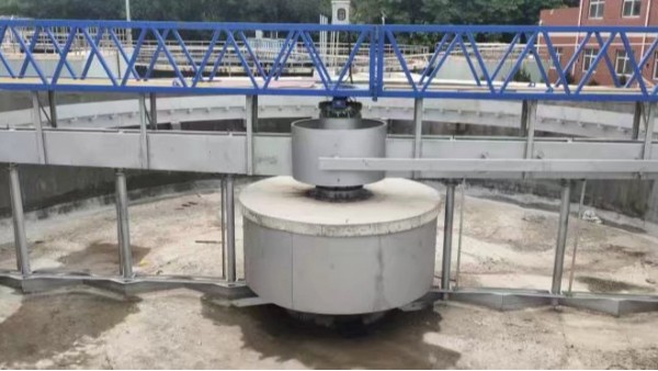 ZZBG型（xíng）周邊傳動半橋式刮泥機為什麽能讓消費者眼前一亮（liàng）？