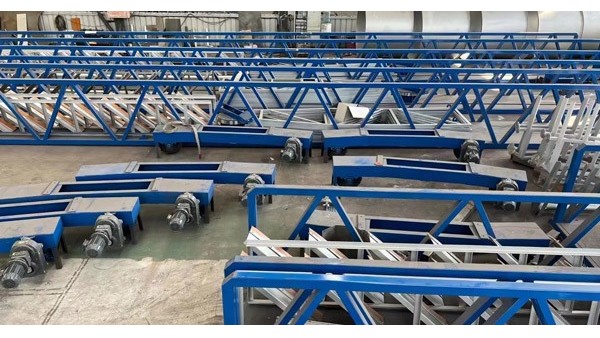 江蘇一起草 www.17.com网站環保（bǎo）刮泥（ní）機淨化您的汙水