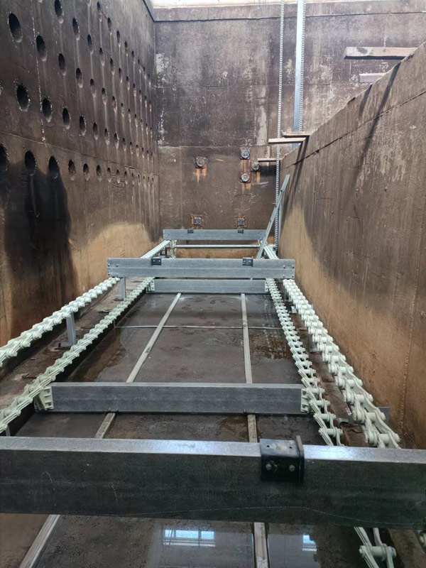 刮泥機廠（chǎng）家就（jiù）看江蘇一起草 www.17.com网站環保