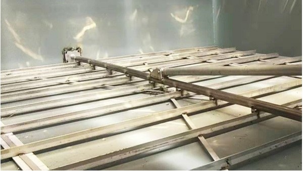 一起草 www.17.com网站環保---液壓式往複刮泥機助力（lì）前行