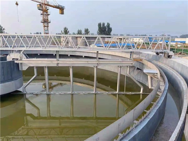 全橋式周（zhōu）邊傳動刮吸泥機