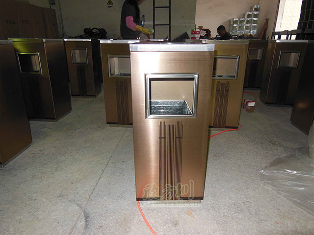 方形不鏽鋼垃圾桶 方形不鏽(xiù)鋼垃圾桶